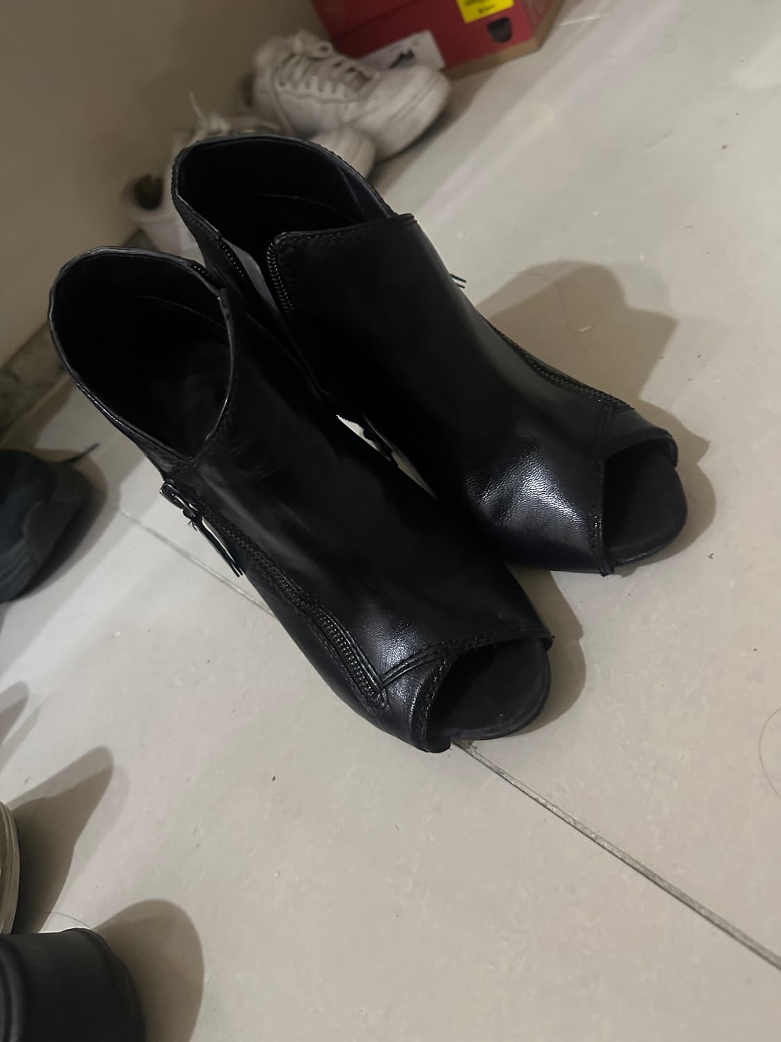 나인웨스트 오픈토 가죽 부츠힐 블랙 상품이미지7