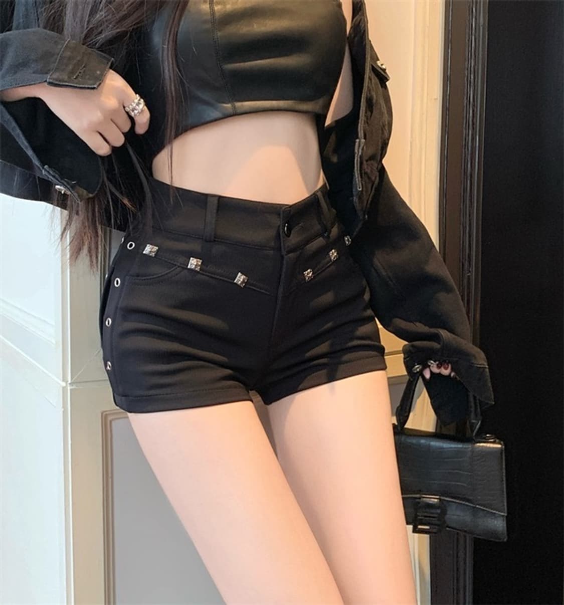 [새상품]스터드 핫팬츠 🖤⛓️ 상품이미지1