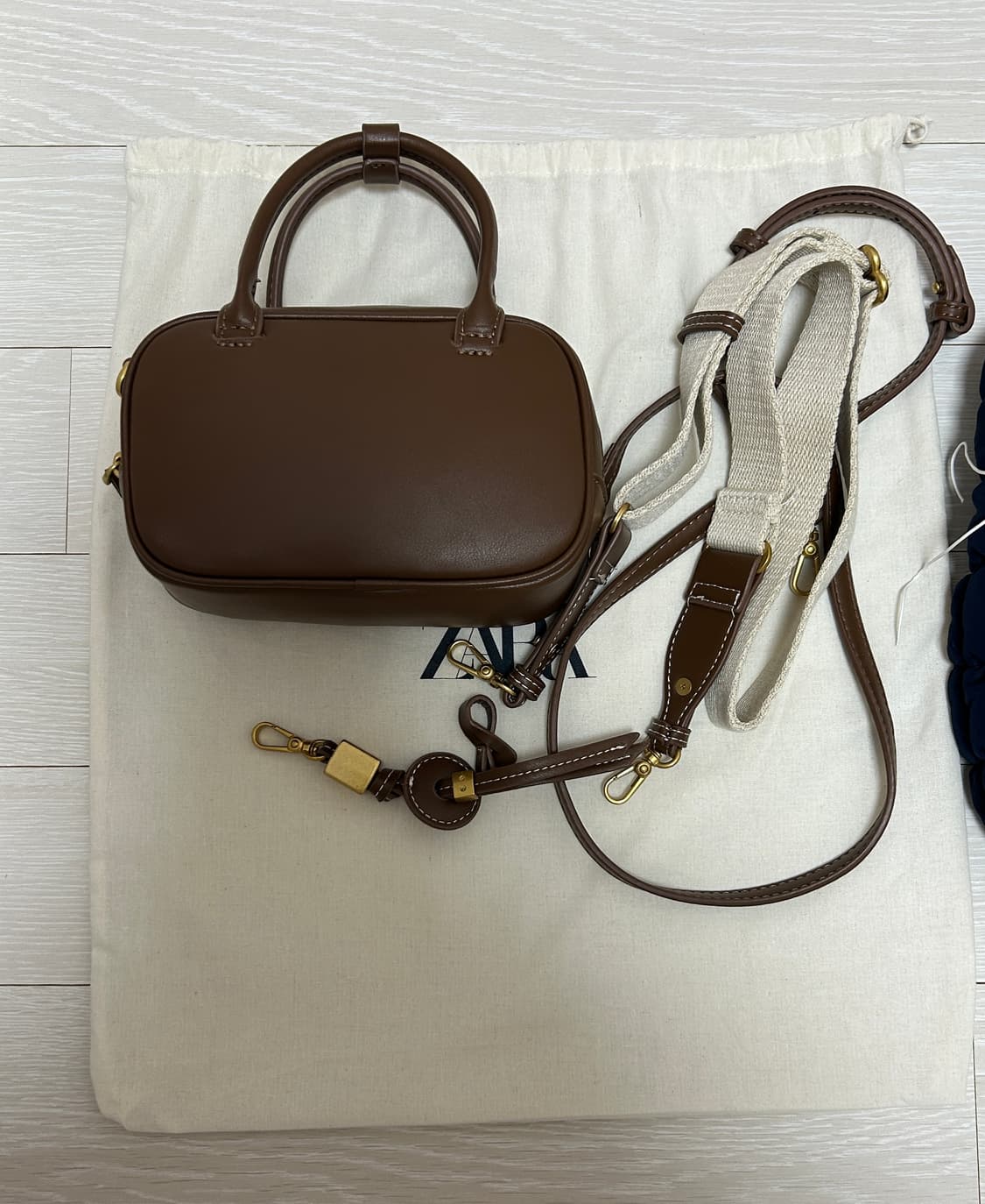 자라 톱스티칭 미니백 미우미우 + 코스 퀄티드 미니 패딩 구름백 네이비 상품이미지1