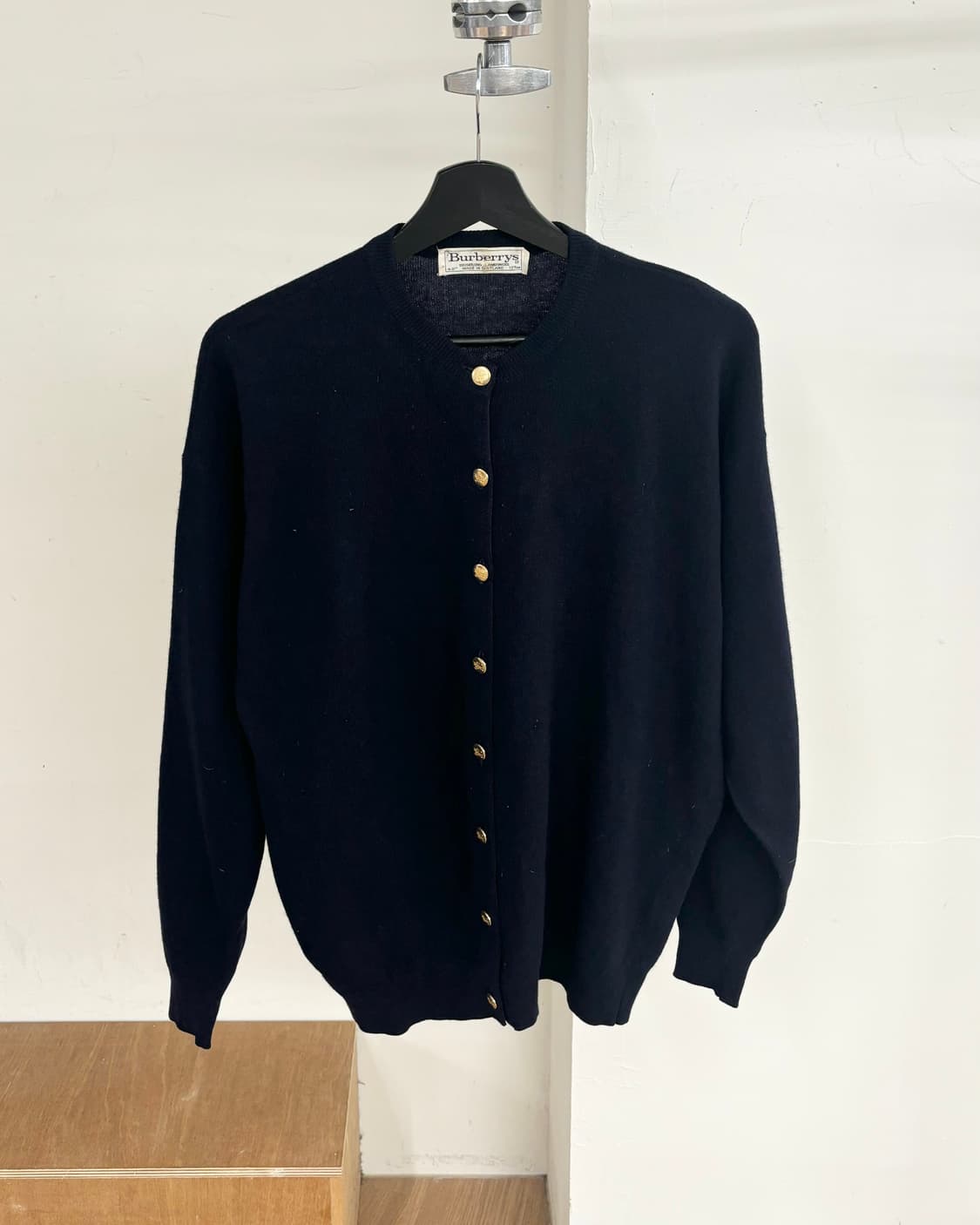 버버리 램스울 네이비 금장 가디건 상품이미지1