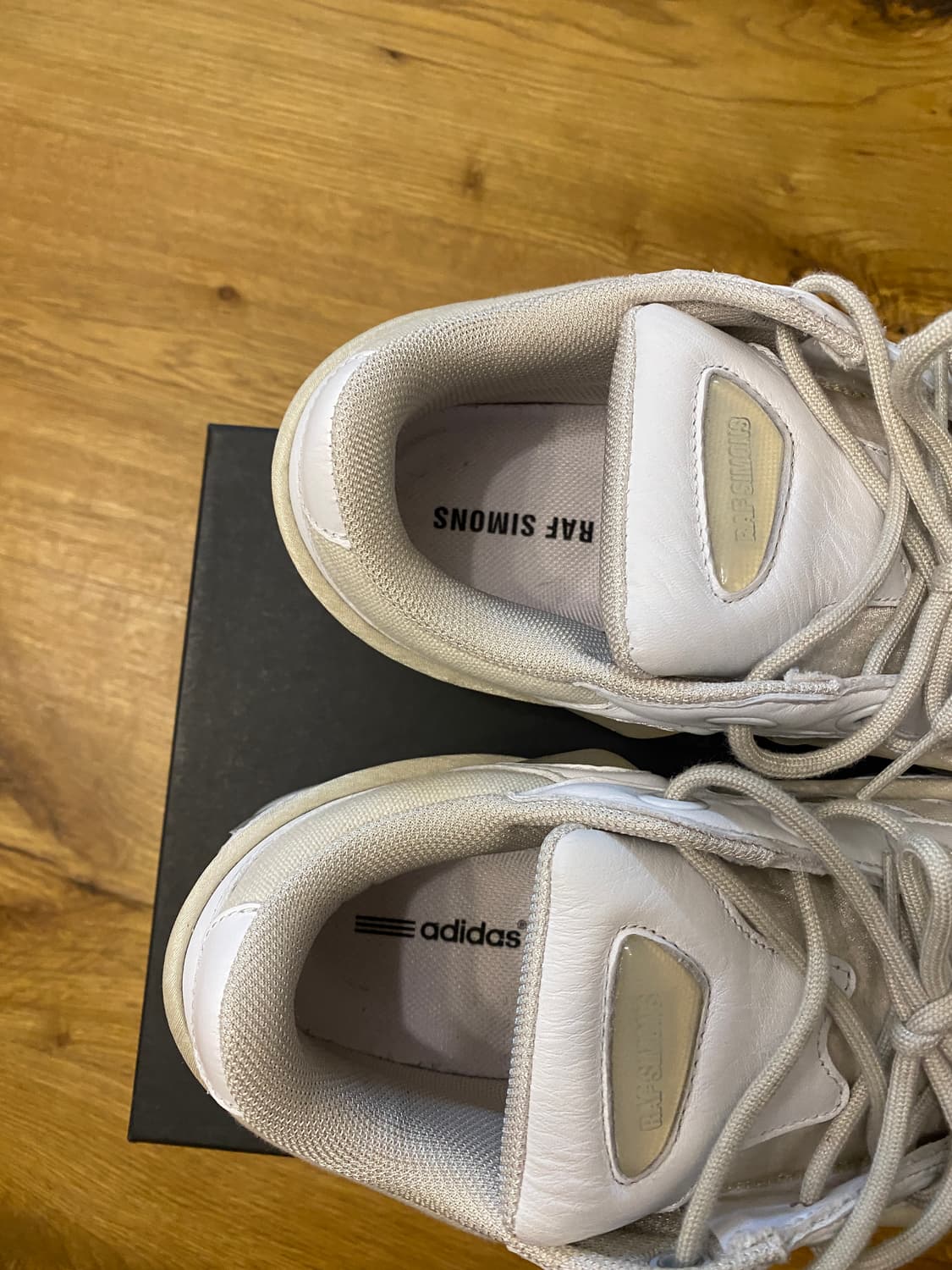 라프시몬스 오즈위고 화이트 260 상품이미지4