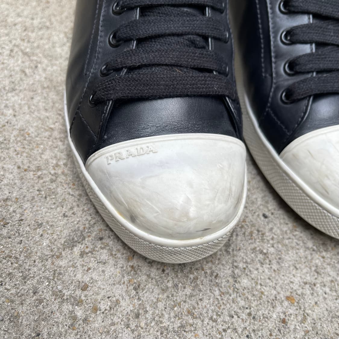 [37] 프라다 로고 레더 여성 스니커즈 (230) 상품이미지5