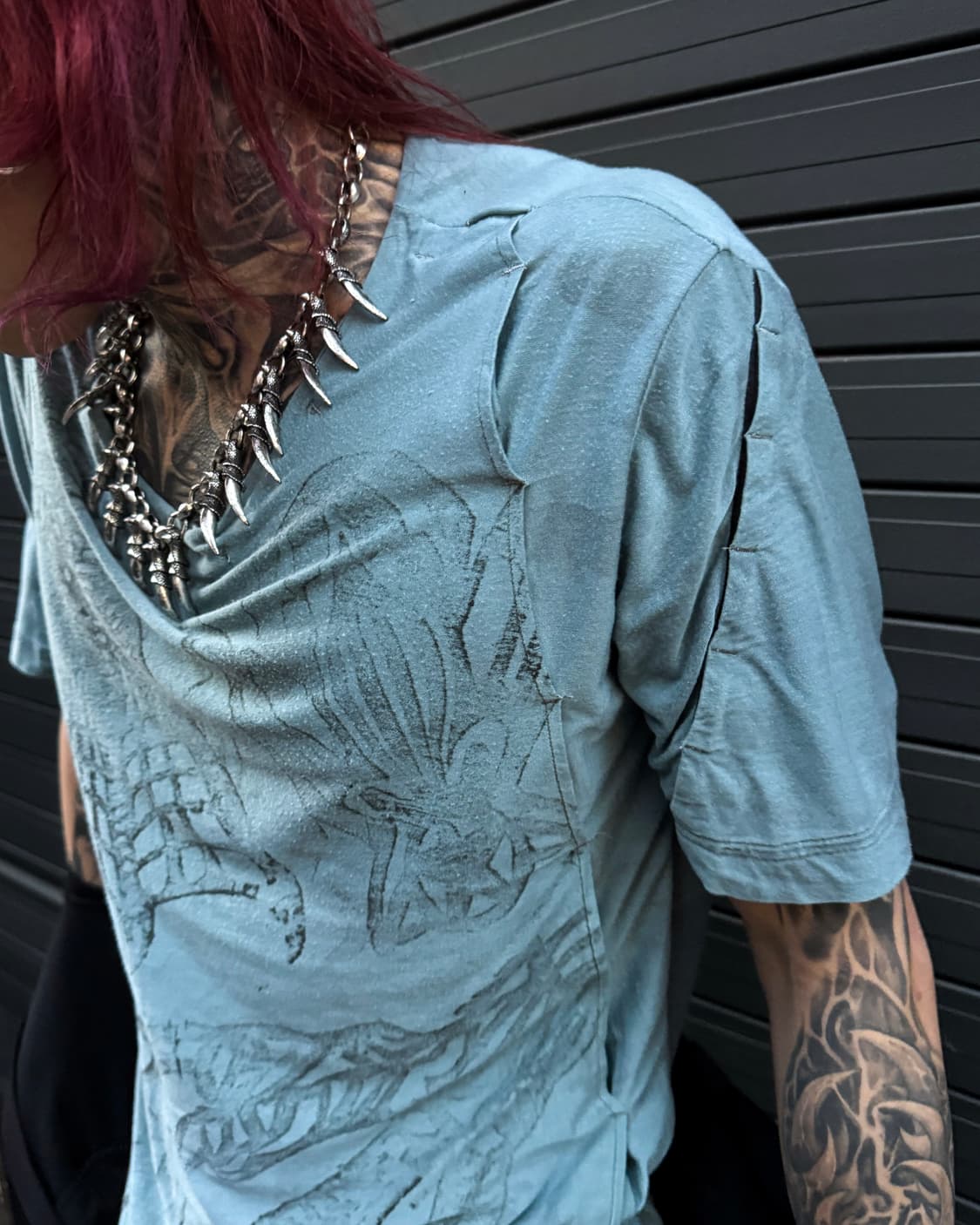 KOHSHIN SATOH Graphic slit detail T-shir 상품이미지2