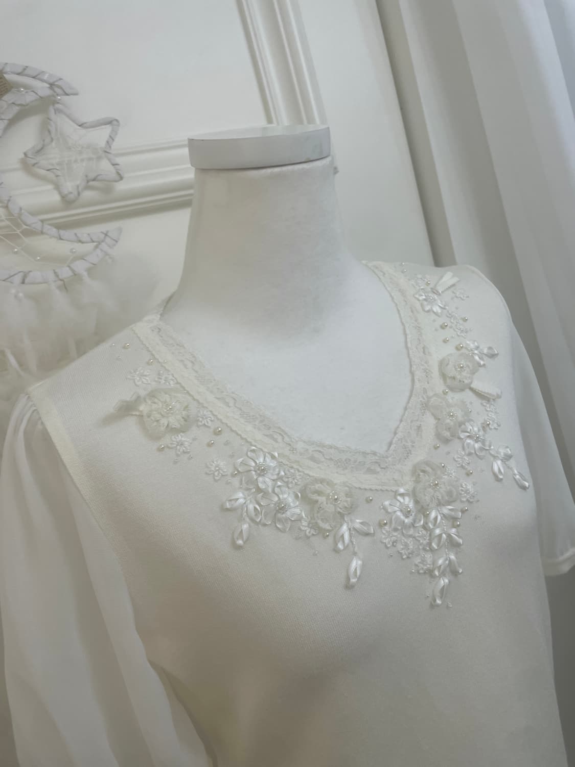 white satin flower point summer knit top 상품이미지7