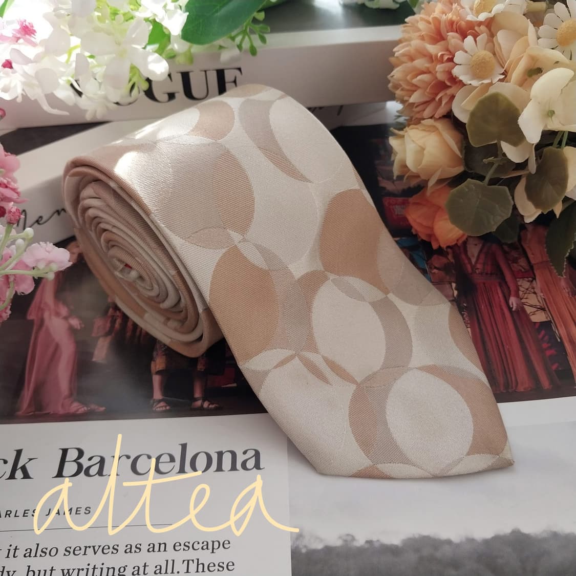 알테아 실크 베이지 서클 자카드 넥타이 9.8cm A등급 K1525
 상품이미지1