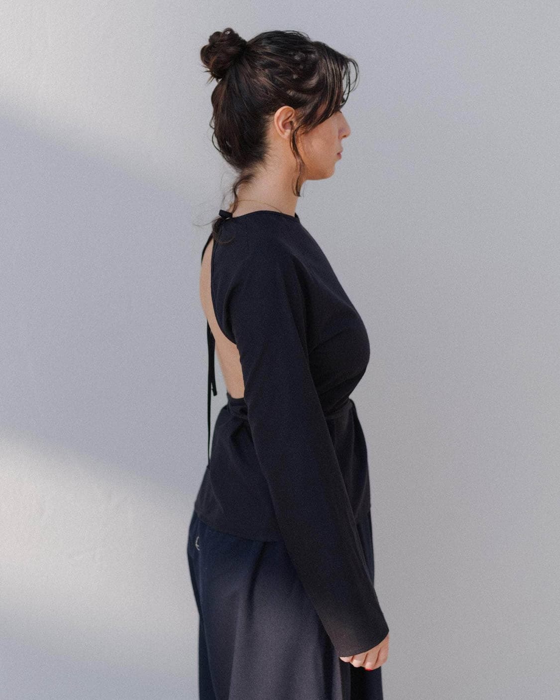 [XS,S,M]베이스레인지 25fw Apron 랩 롱 슬리브리스 탑/블랙 상품이미지3