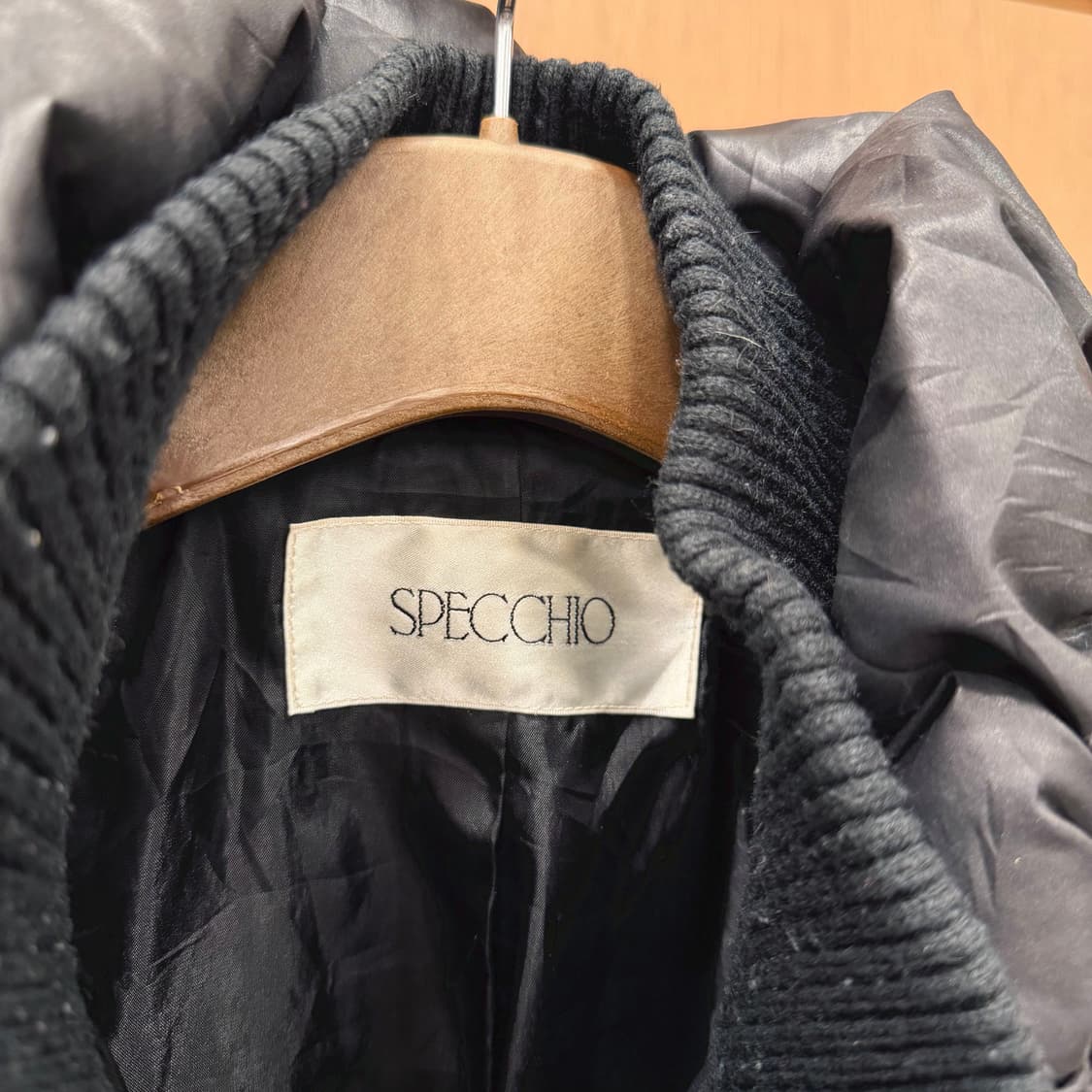 스피치오 하이넥 퀄팅 패딩 코트 드로우 스트링 디테일 레귤러핏 블랙 상품이미지6