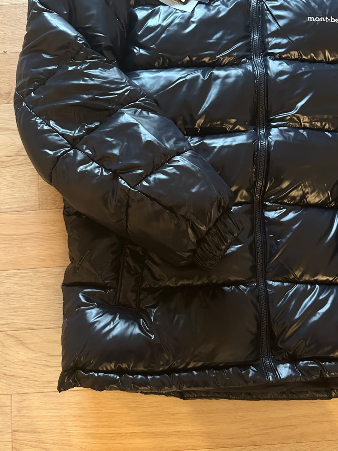 몽벨 유광 패딩 새상품 상품이미지4