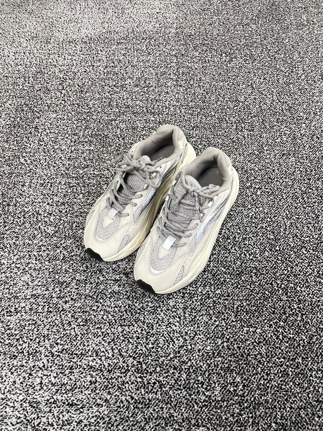 빈티지9. 아디다스 이지 부스트 700 V2 스태틱 운동화 러닝화 상품이미지1