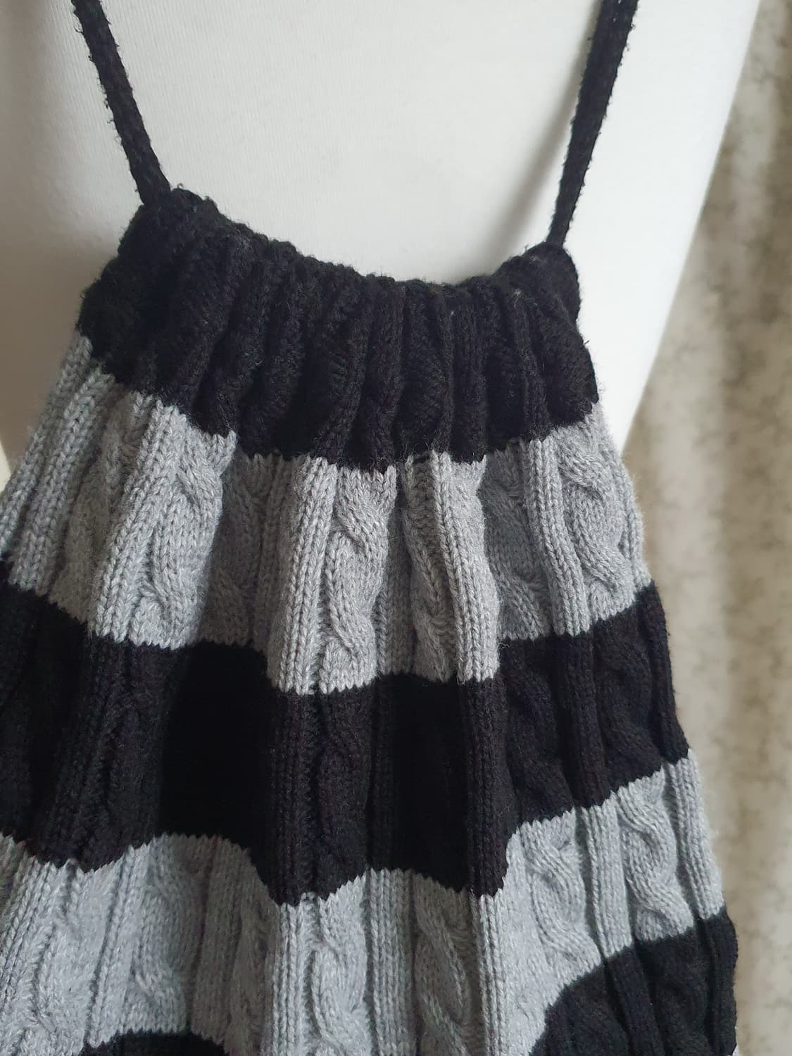 [소품] 니트 스트라이프 크로스백 블랙/그레이 상품이미지3