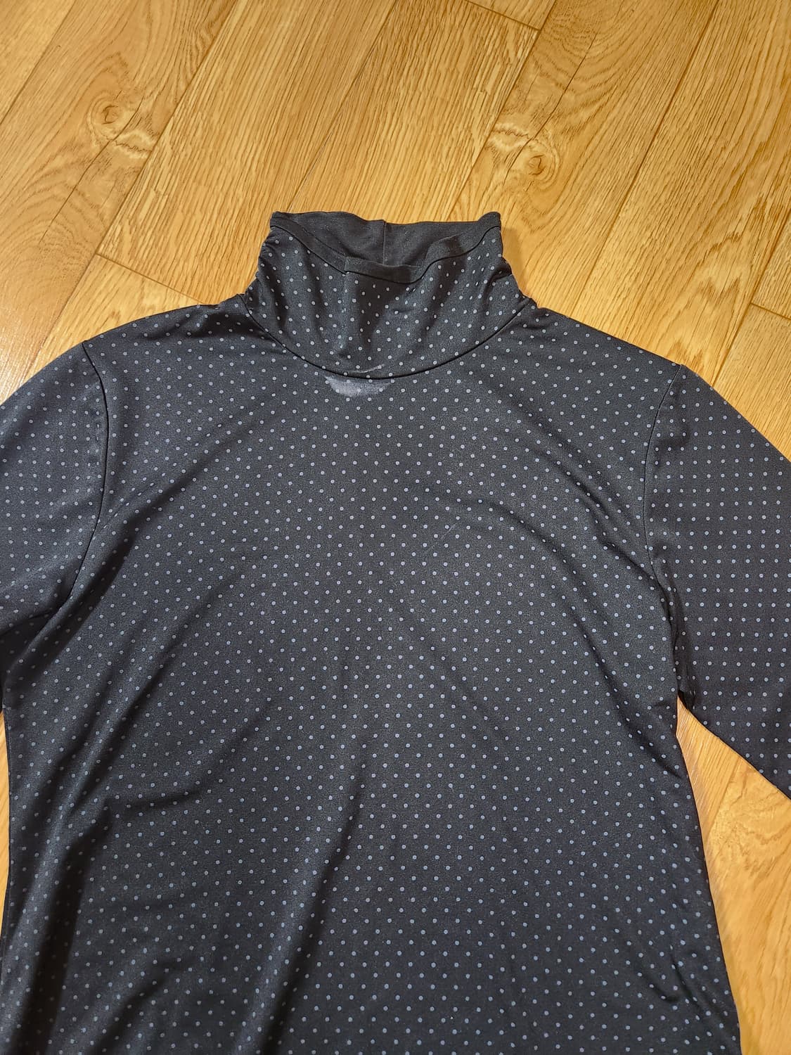 검정 도트 폴라넥 긴팔 티셔츠 골프이너티 55 상품이미지2