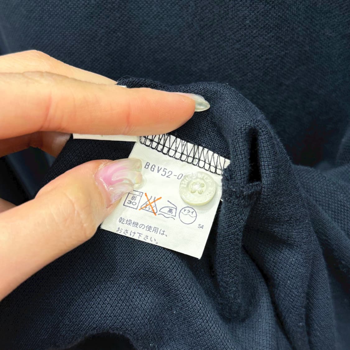 버버리 긴팔 카라 폴로티 노바체크 넥라인 포인트 디테일 레귤러핏 네이비 상품이미지8