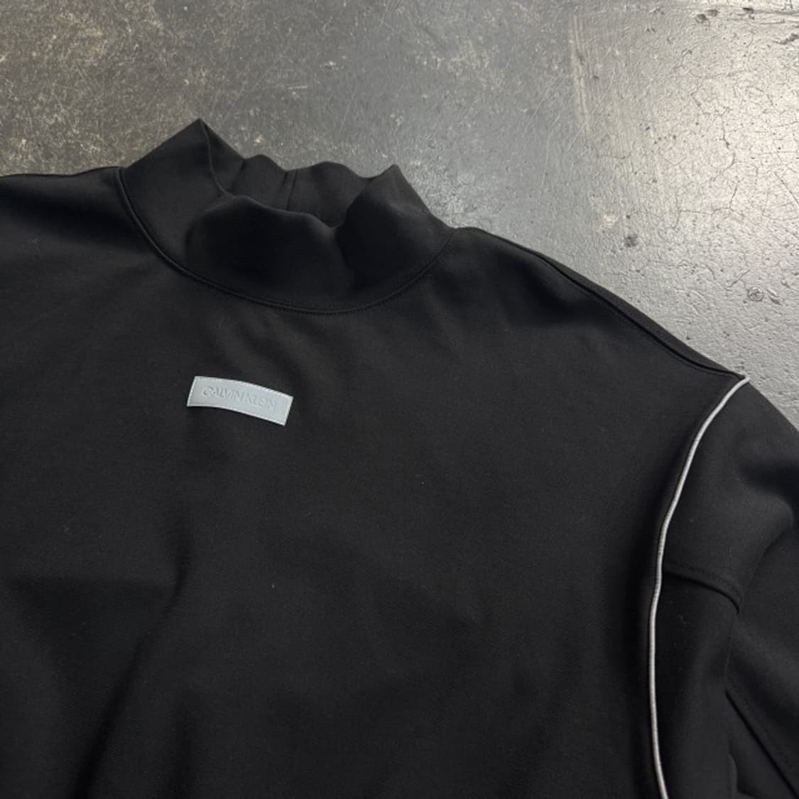 캘빈클라인 크롭 맨투맨  상품이미지2