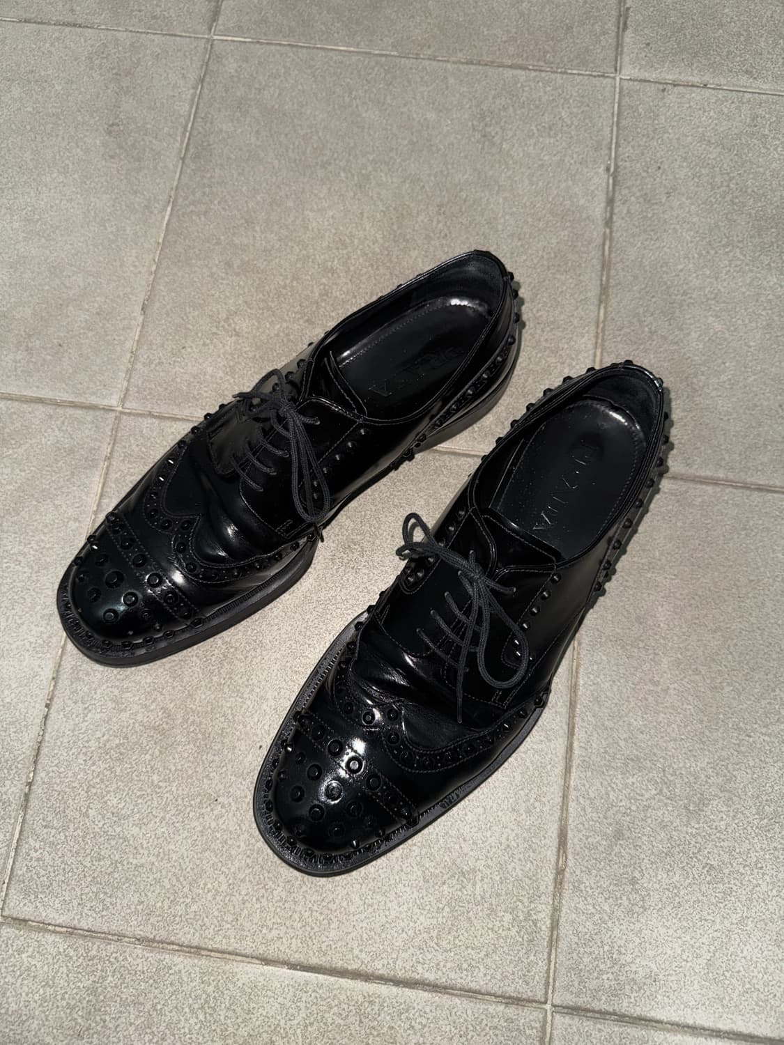 프라다 스터드 더비슈즈 상품이미지2