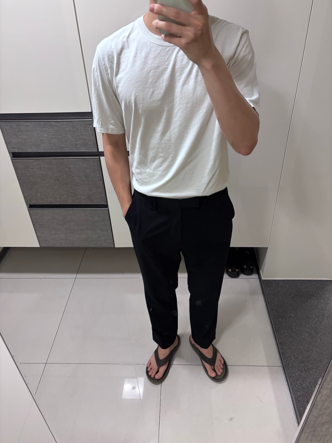 32 무탠다드 네이비 릴렉스 테이퍼드 슬랙스 상품이미지1
