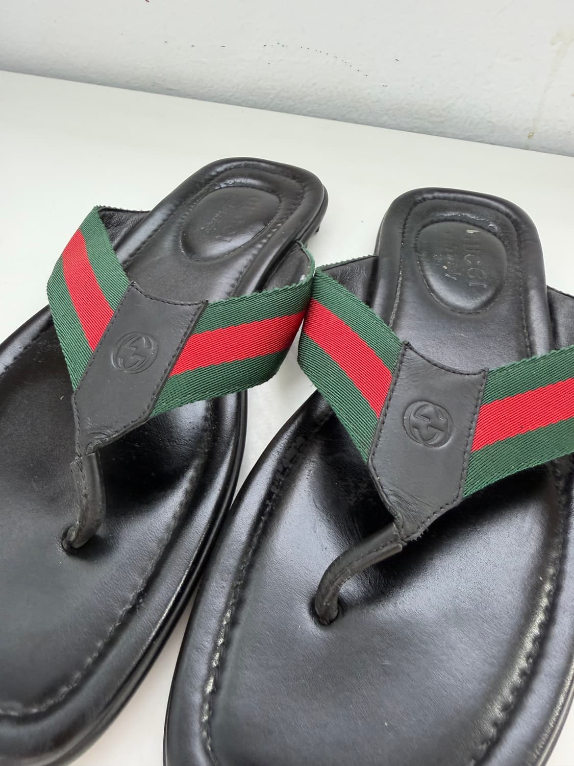 정품) 구찌 남성 삼선 블랙 레더 쪼리 7.5(265) 상품이미지4