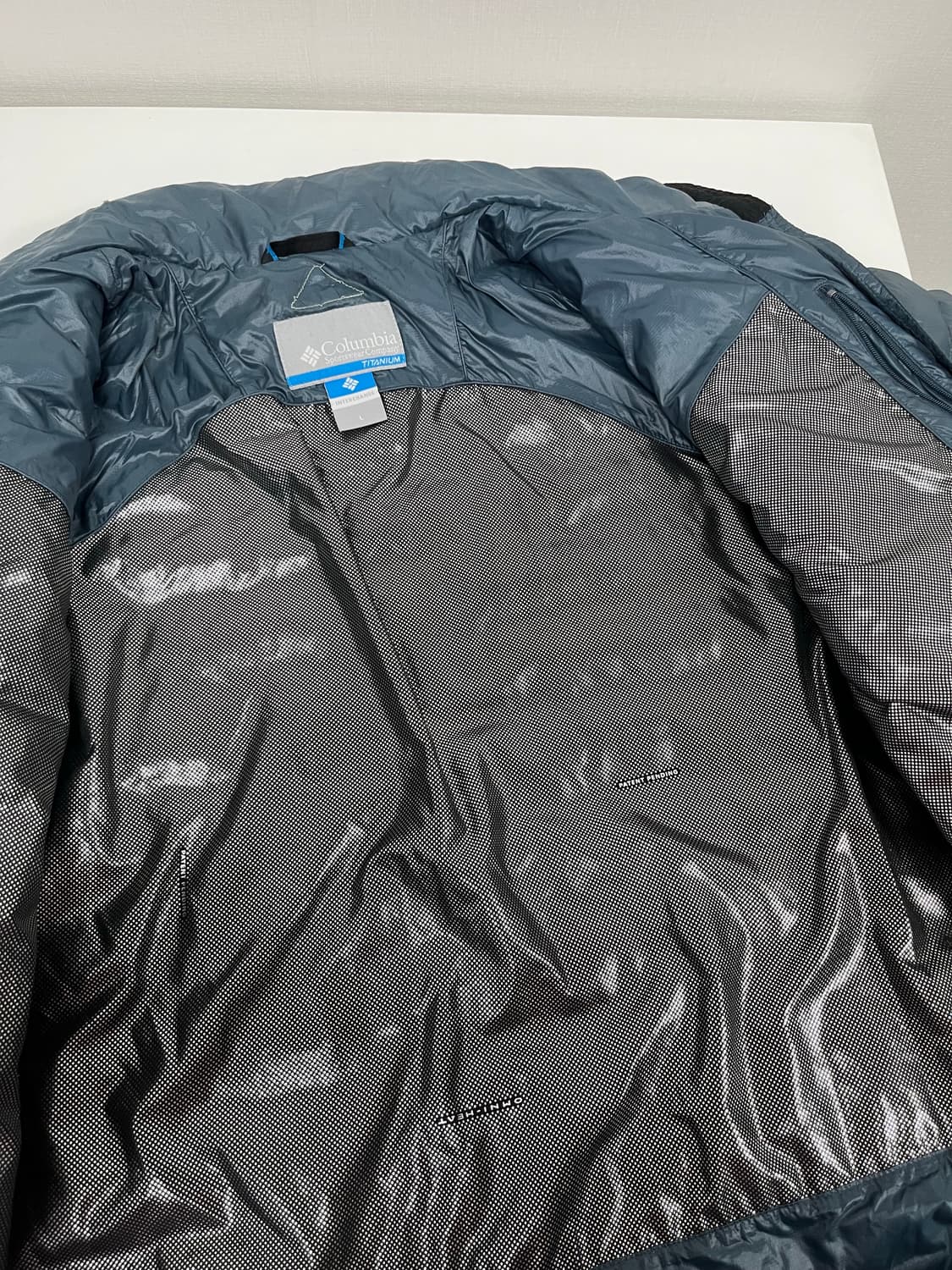 [L] 콜롬비아 구스다운 경량패딩 상품이미지3