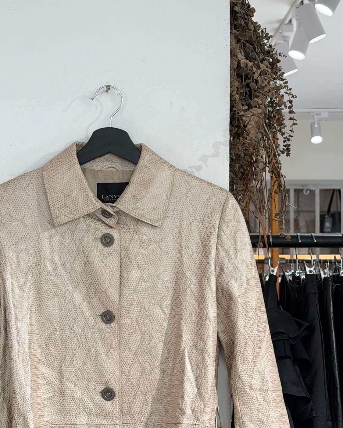 랑방 베이지 램스킨 레더 스네이크 패턴 벨트 트렌치 코트 상품이미지3