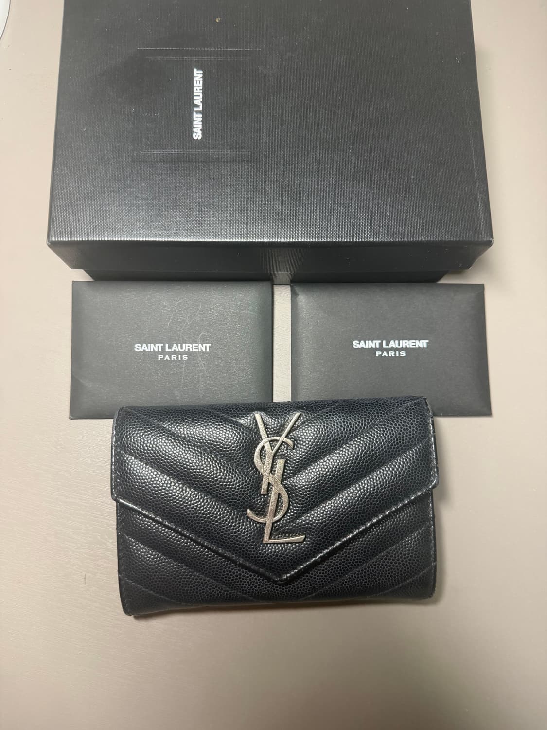 생로랑 엔벨로프 반지갑 상품이미지1