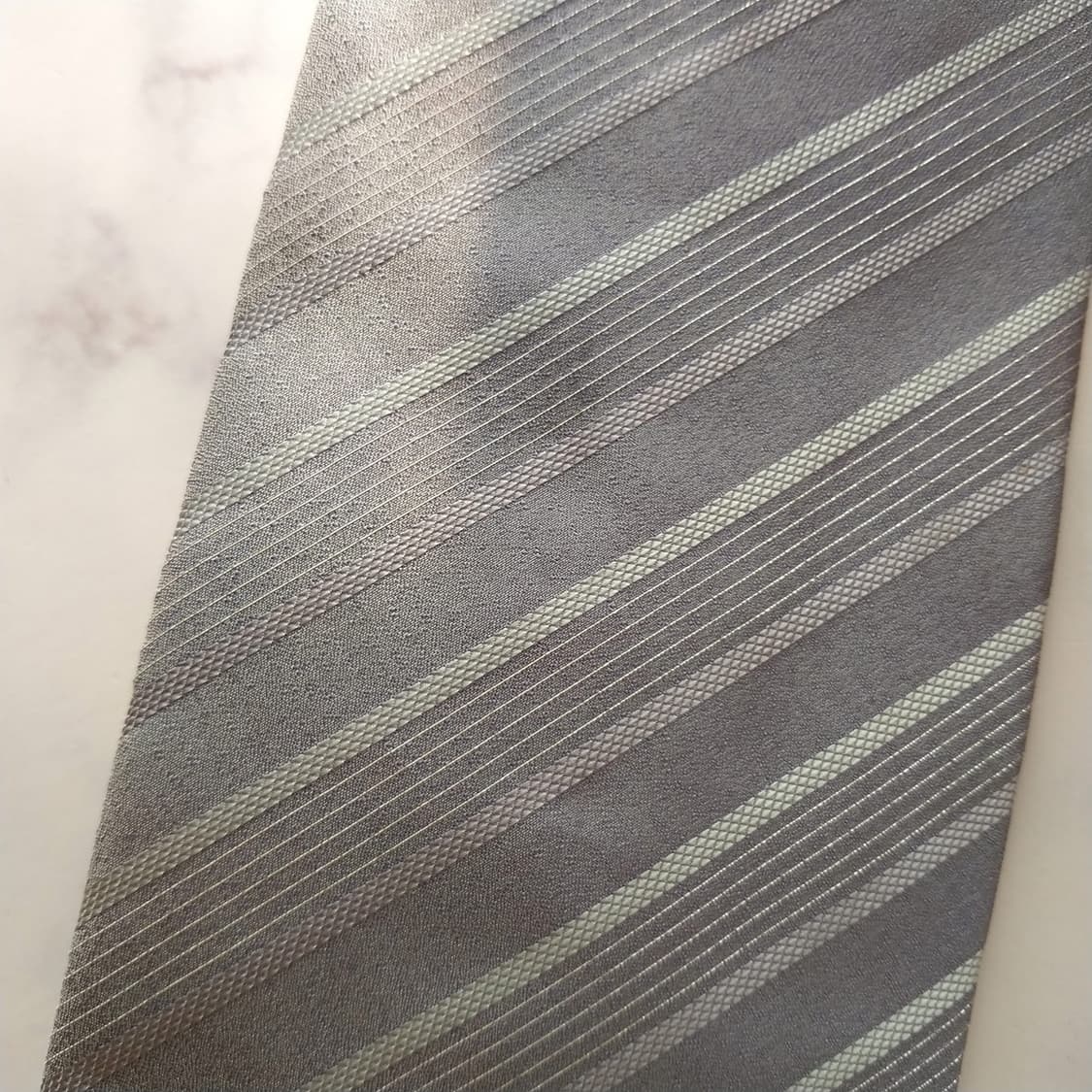 입생로랑 실크 그레이 스트라이프 넥타이 9.7cm A등급 K1917
 상품이미지8