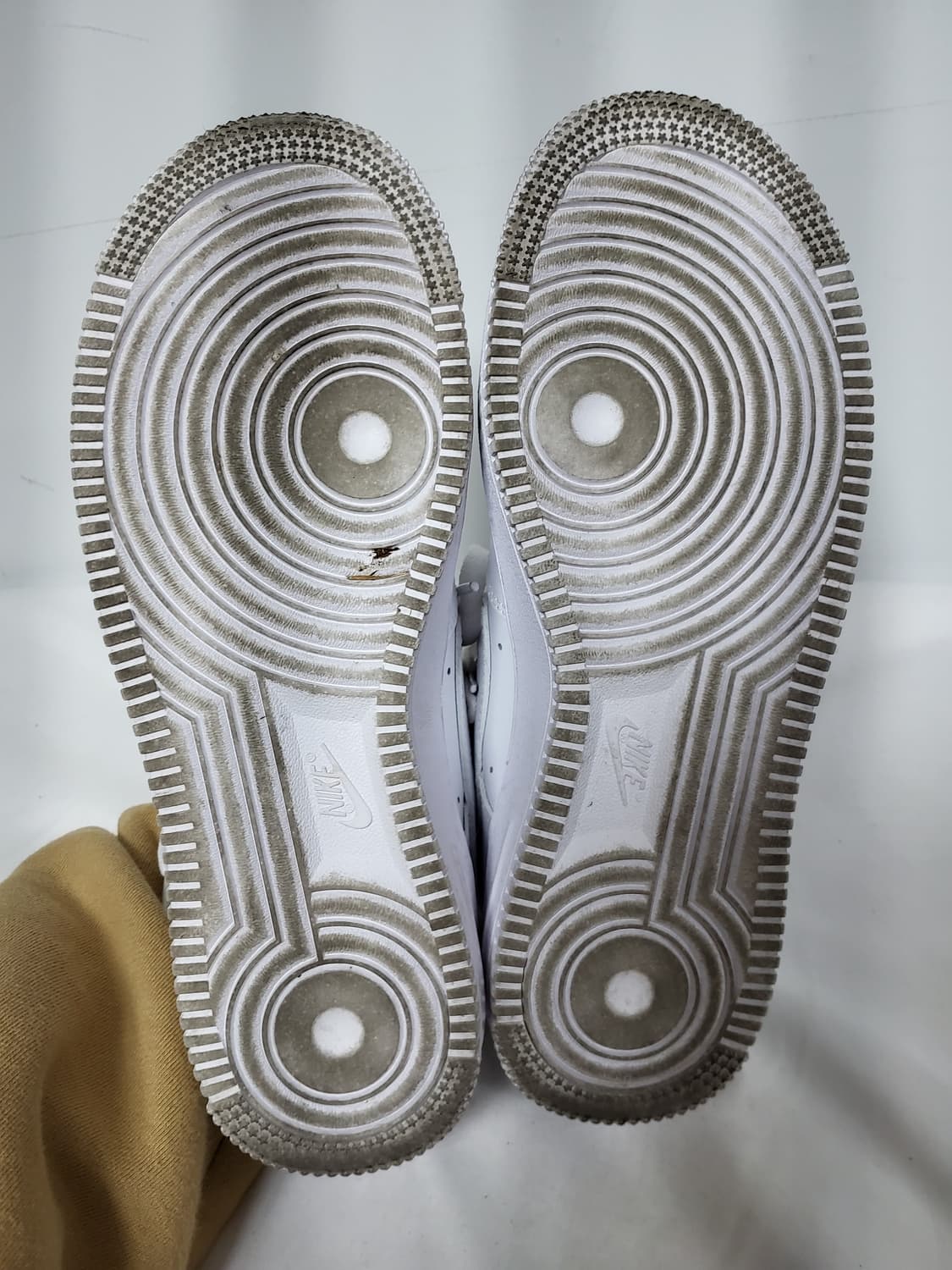 나이키 에어포스1 화이트 정품 245사이즈 상품이미지5