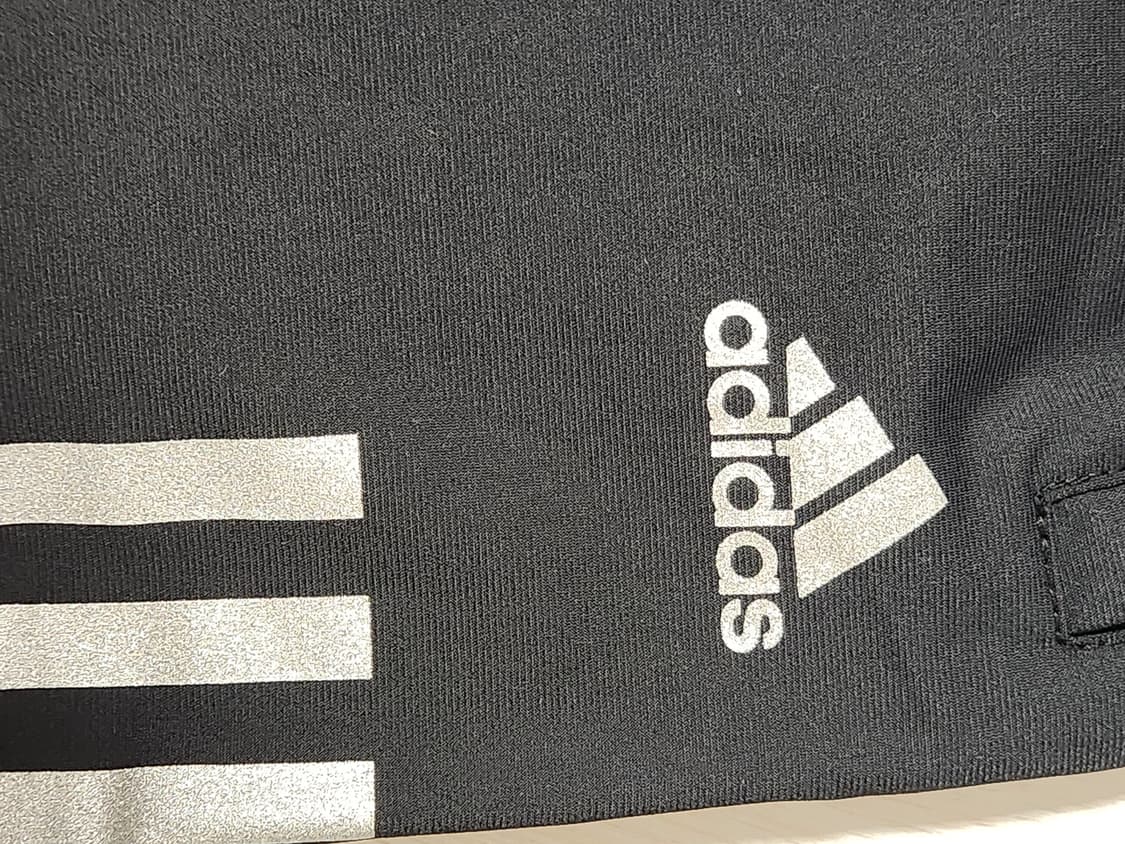 아디다스 러닝 반바지 short kn 사이즈s(새상품급)

오염 하자없이 상품이미지3