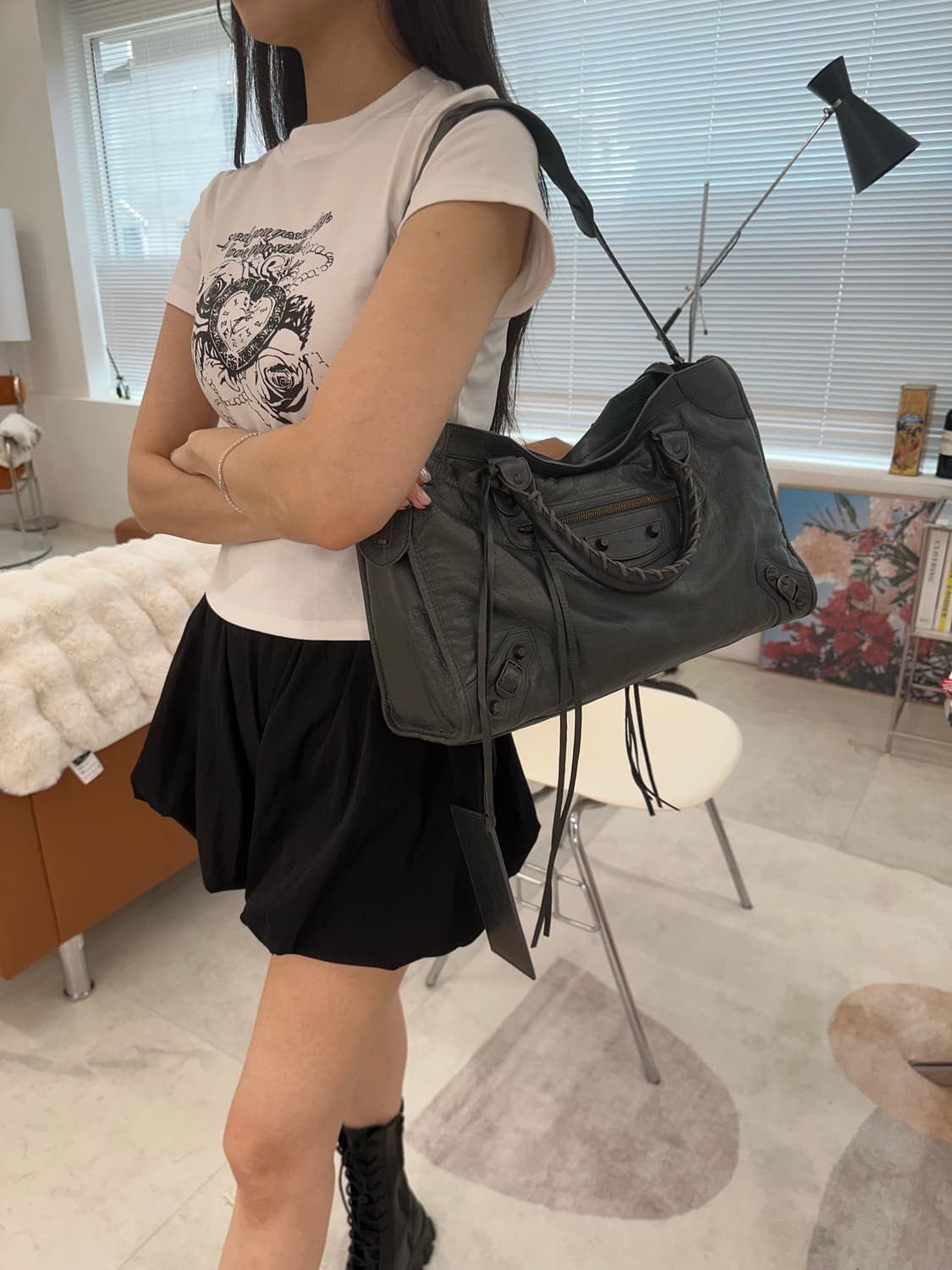 [A+ 정품] 발렌시아가 시티 모터백 미디움 다크그레이 상품이미지9