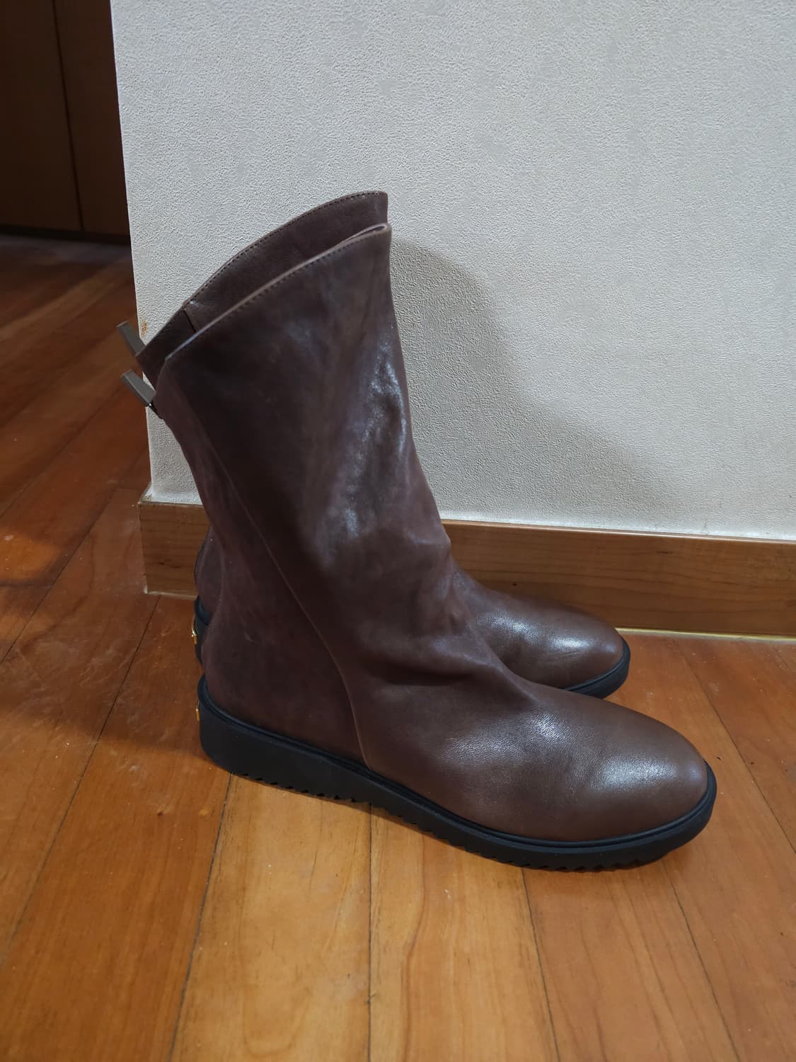 새상품)티클라쎄 브라운 가죽 미들부츠 255 상품이미지3