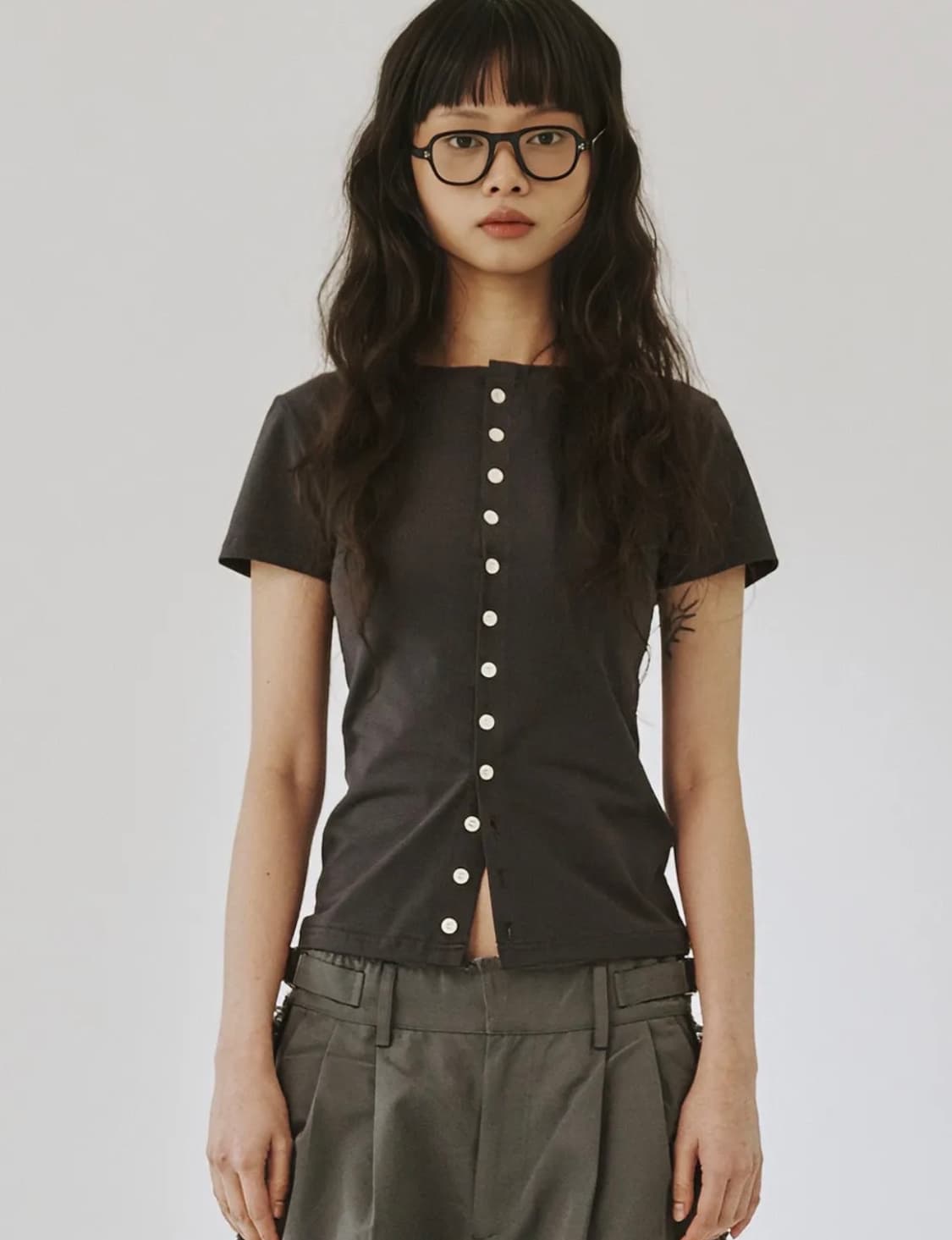 플리즈프로젝트 라운드 버튼 슬림 셔츠 차콜 상품이미지1