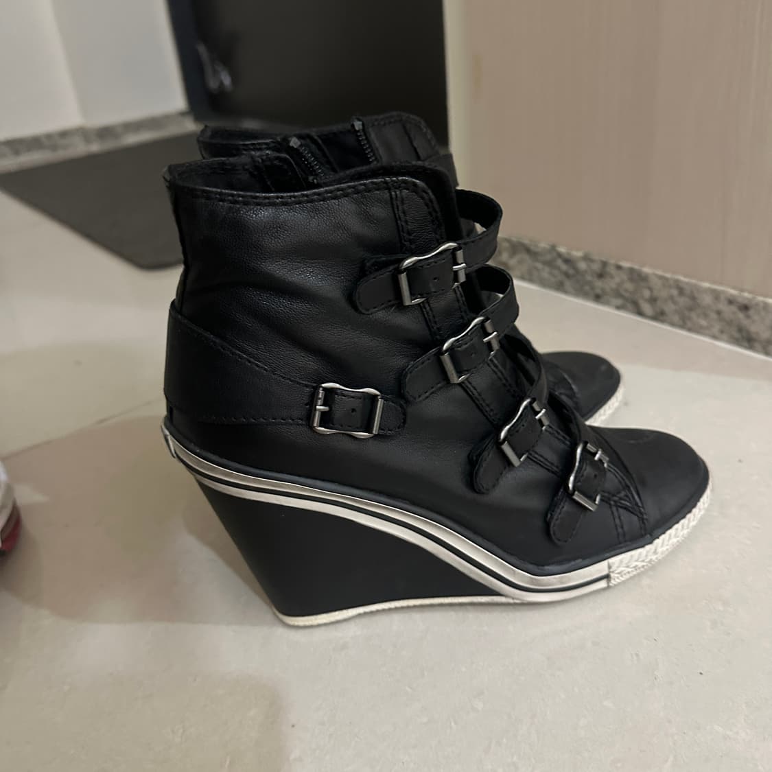 아쉬 올블랙 가죽 웨지힐 하이탑 40사이즈 상품이미지1