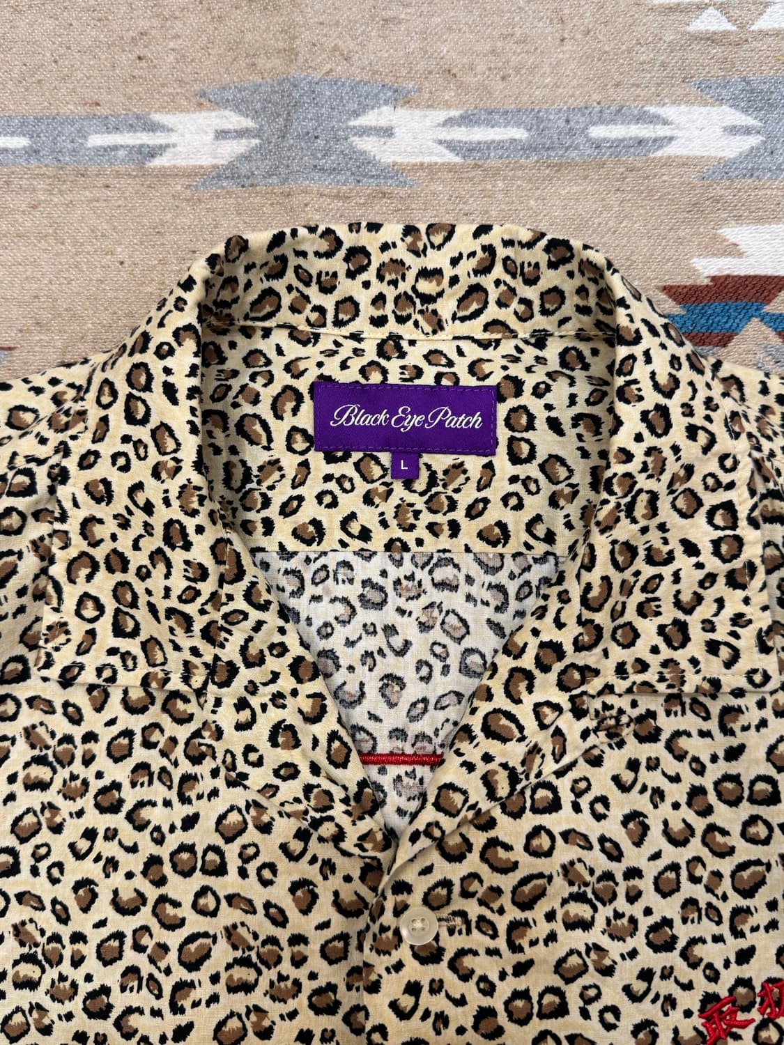 [L] 블랙 아이 패치 HWC 오픈카라 셔츠 레오파드  상품이미지2