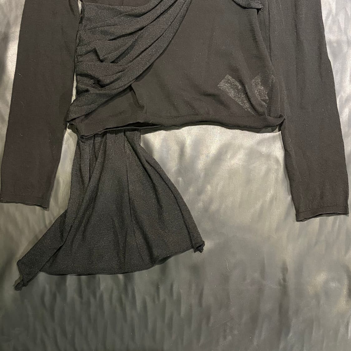 준지 트위스트 랩 디테일 블랙 탑 상품이미지5