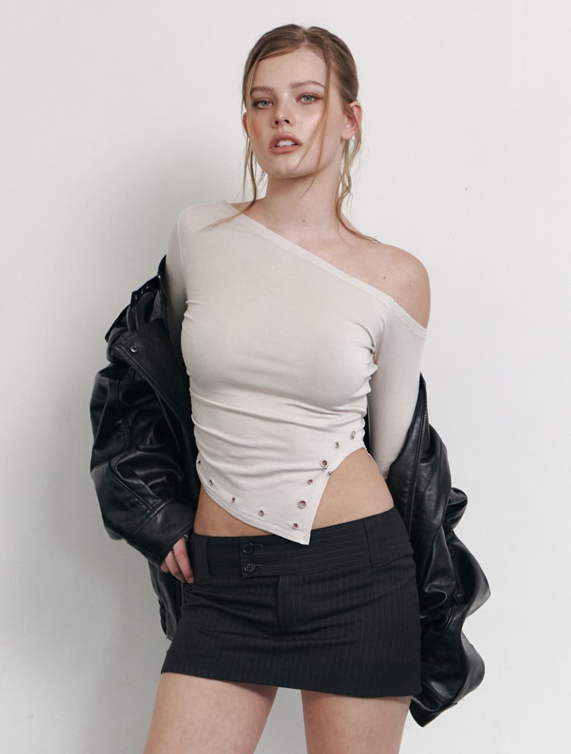 (새상품) 플노팔 레미탑 베이지 레미 언발 셔링 롱슬리브 상품이미지3