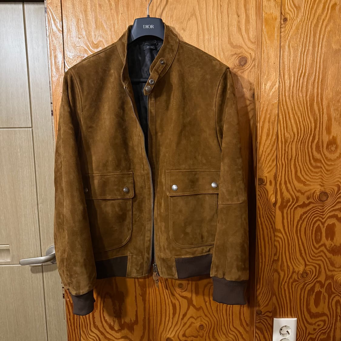 톰포드 23 S/S 스웨이드 자켓 판매 합니다. 상품이미지1