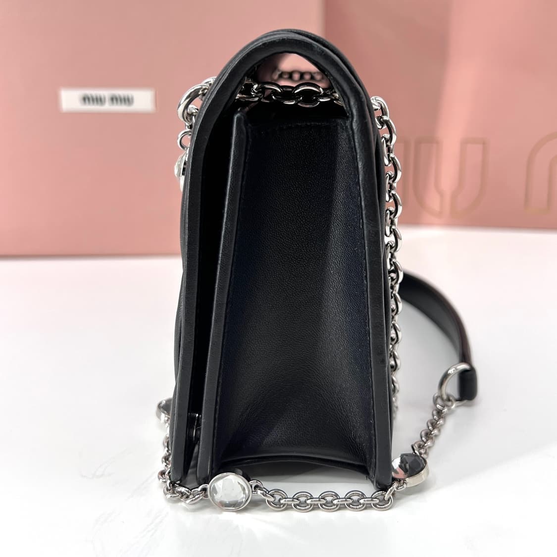 미우미우 마테라쎄 나파 레더 체인 숄더백 블랙 (5BP065) 상품이미지7