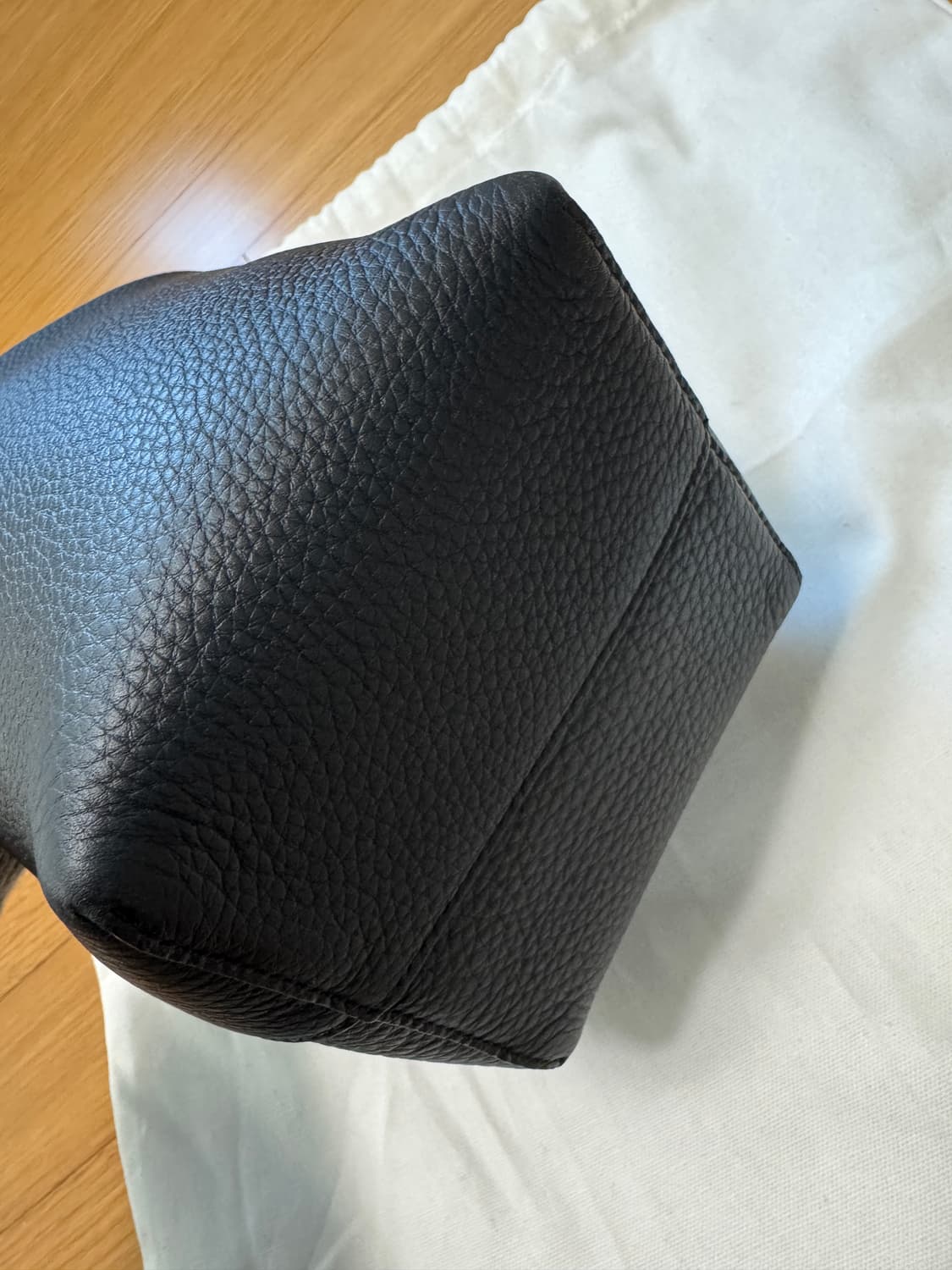 더로우 스몰 N/S 파크 토트 블랙 색상 판매합니다 상품이미지4