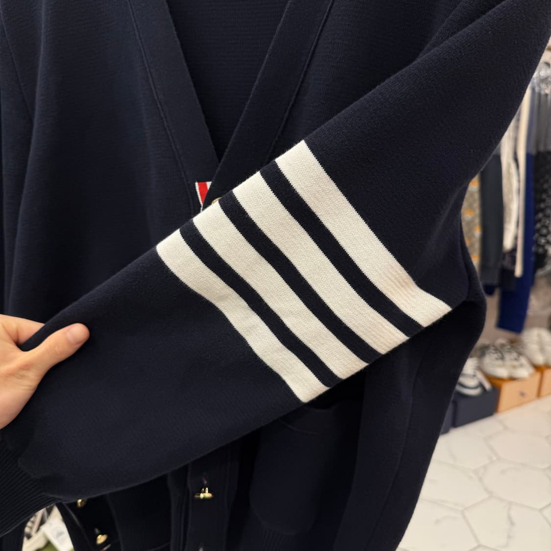 [백화점판] 톰브라운 밀라노스티치 가디건 2 네이비  상품이미지4