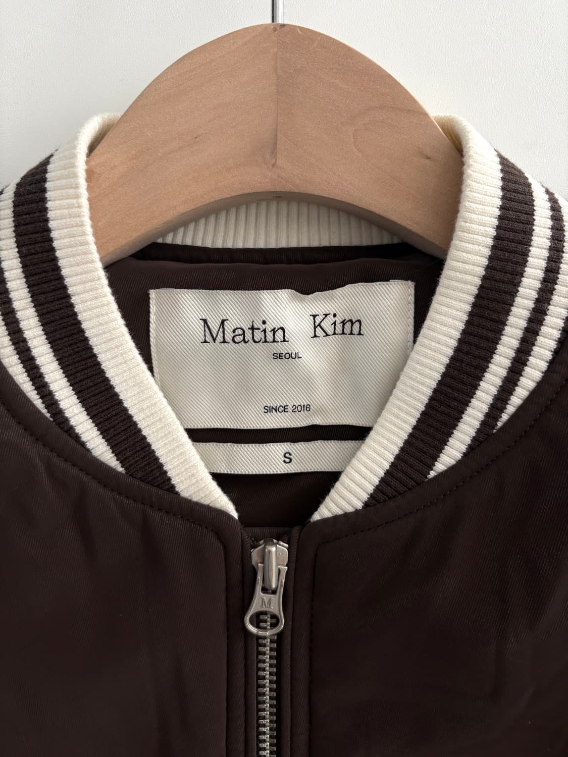 Matin Kim 마뗑킴 브라운컬러 스타디움 봄버 자켓 상품이미지8
