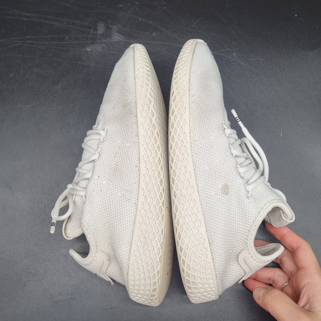 아디다스 퍼렐윌리엄스 여성운동화240  상품이미지5