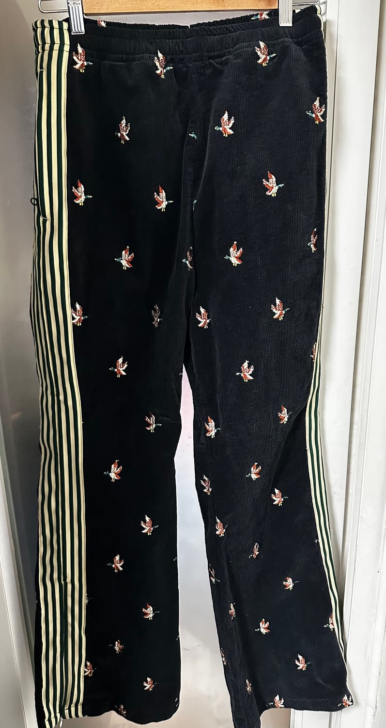 캐피탈 코듀로이 덕자수 트랙팬츠 블랙 상품이미지1