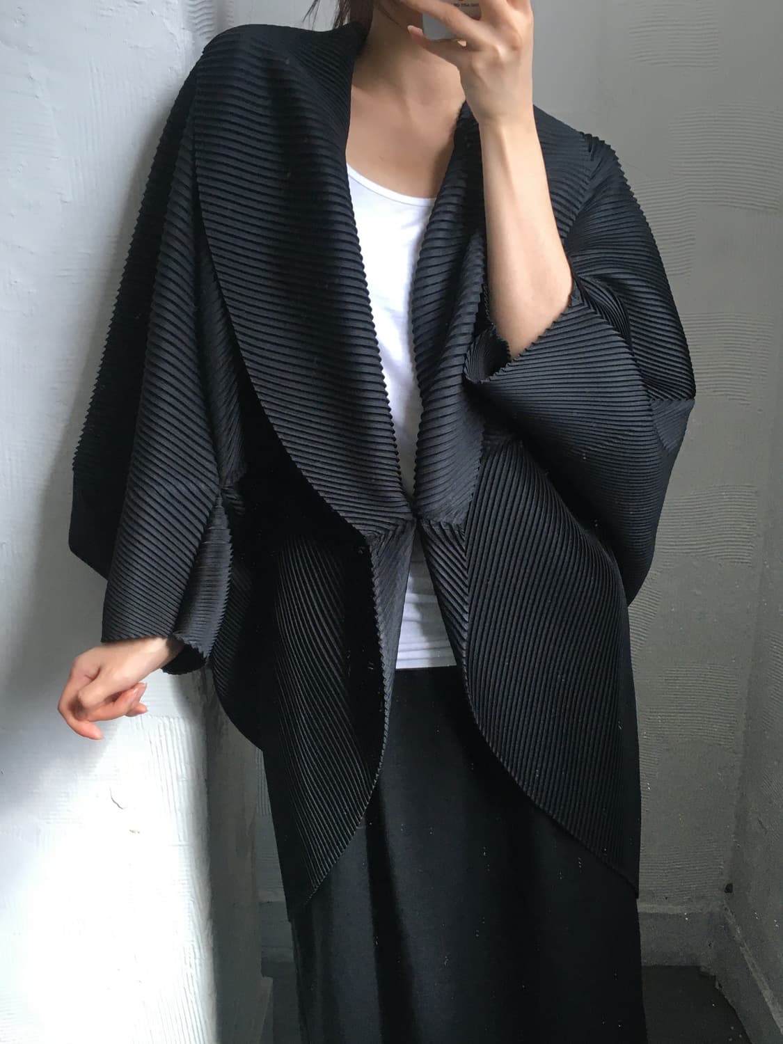 Issey Miyake 이세이미야케 플리츠 하이넥 블랙 코트 상품이미지4