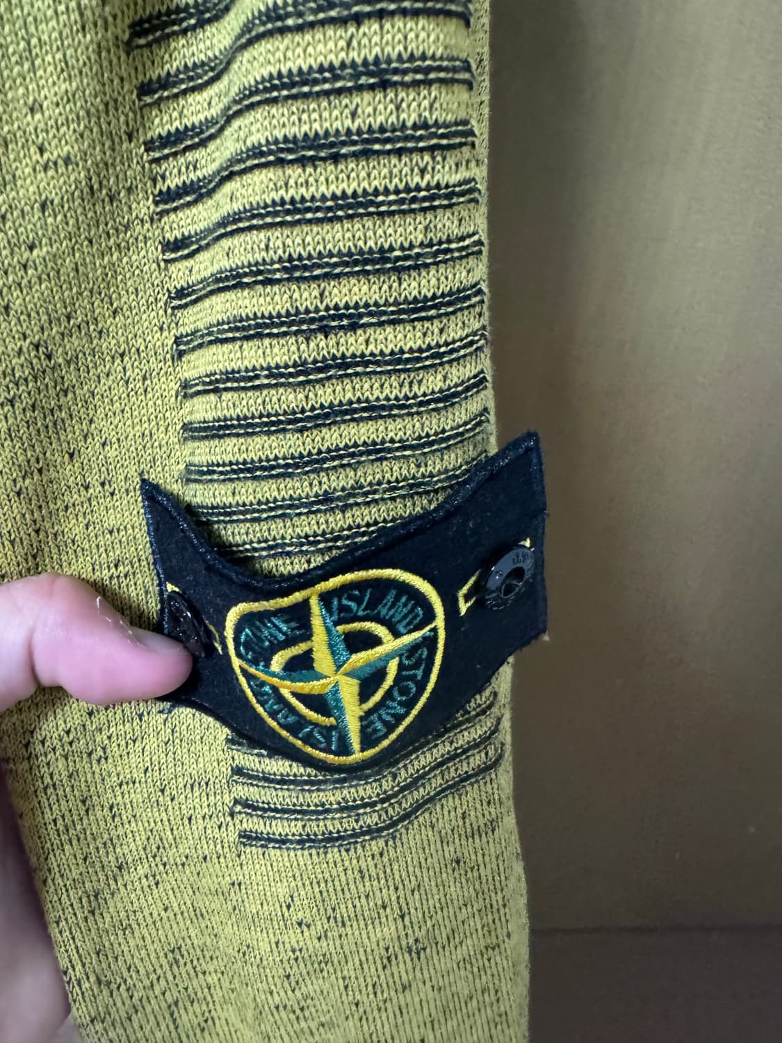 스톤 니트집업 팔아요 상품이미지2