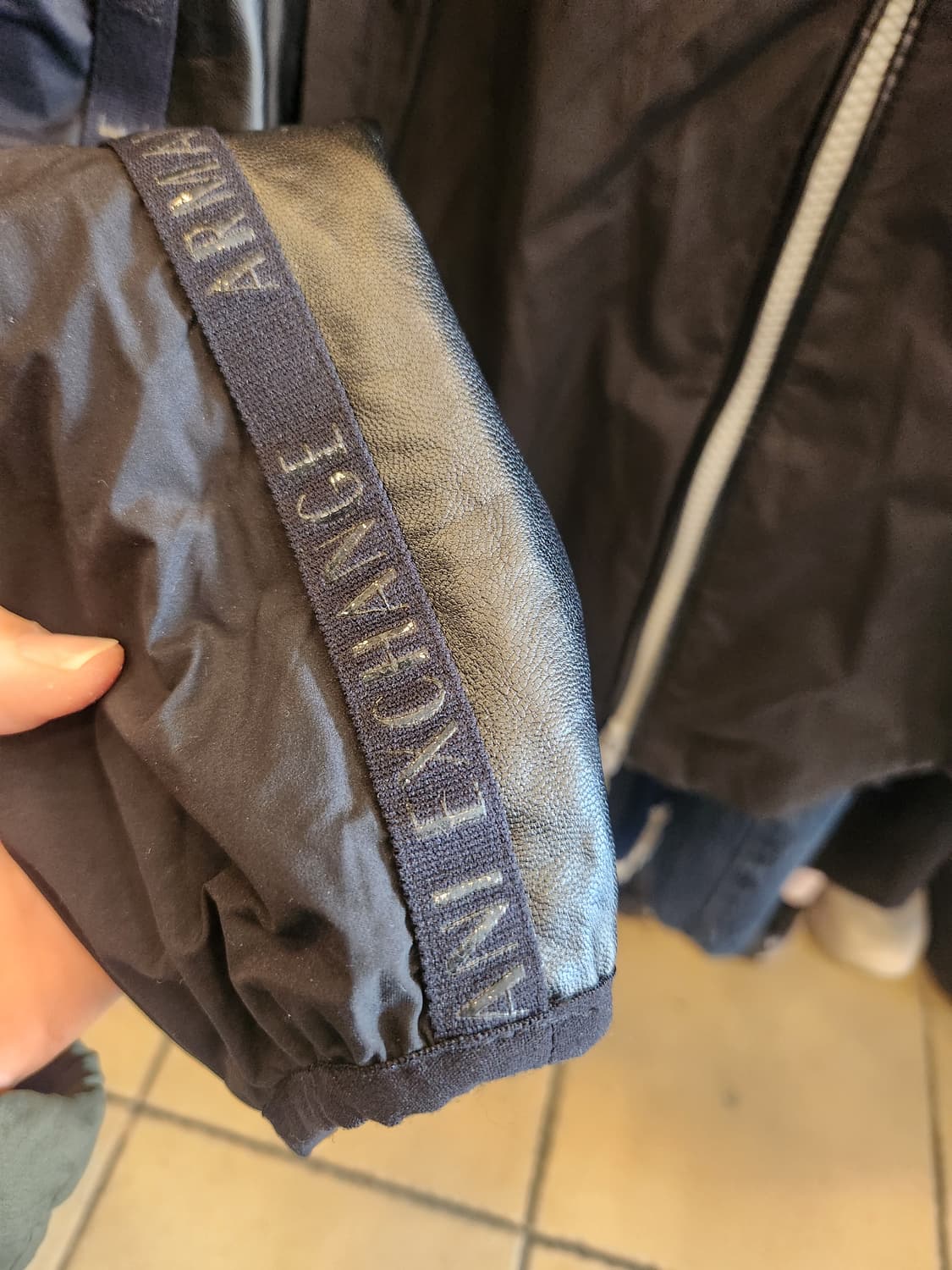 아르마니익스체인지 블랙 점퍼 상품이미지4