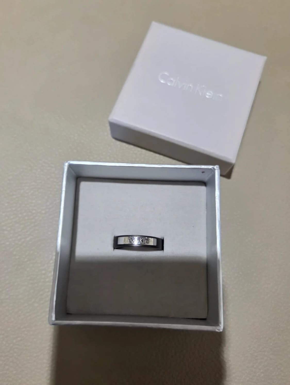 Calvin Klein 캘빈클라인 로고 블랙링 반지 상품이미지5