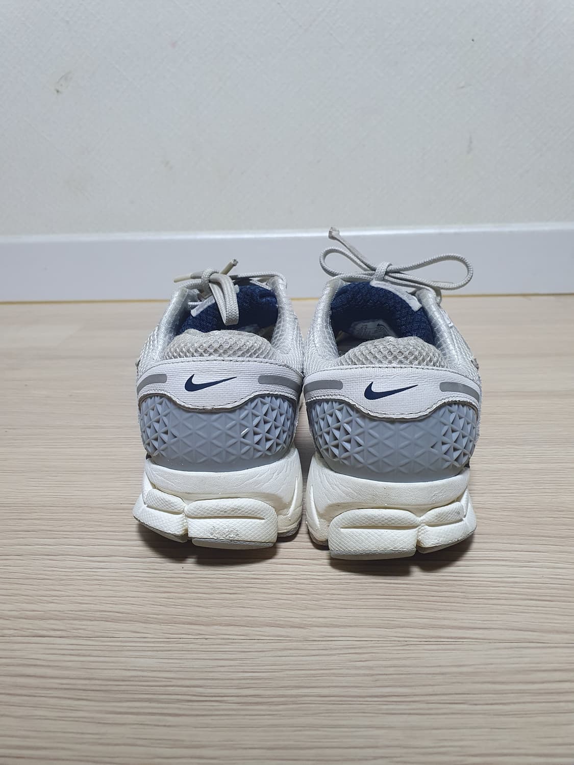 나이키 줌 보메로5 운동화 235 상품이미지6