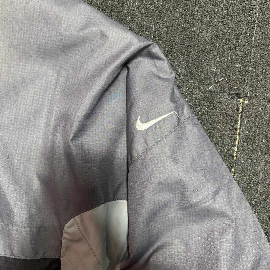 나이키  그레이 숄더 미니 스우시 올드스쿨 바람막이 트랙자켓 XL 상품이미지2