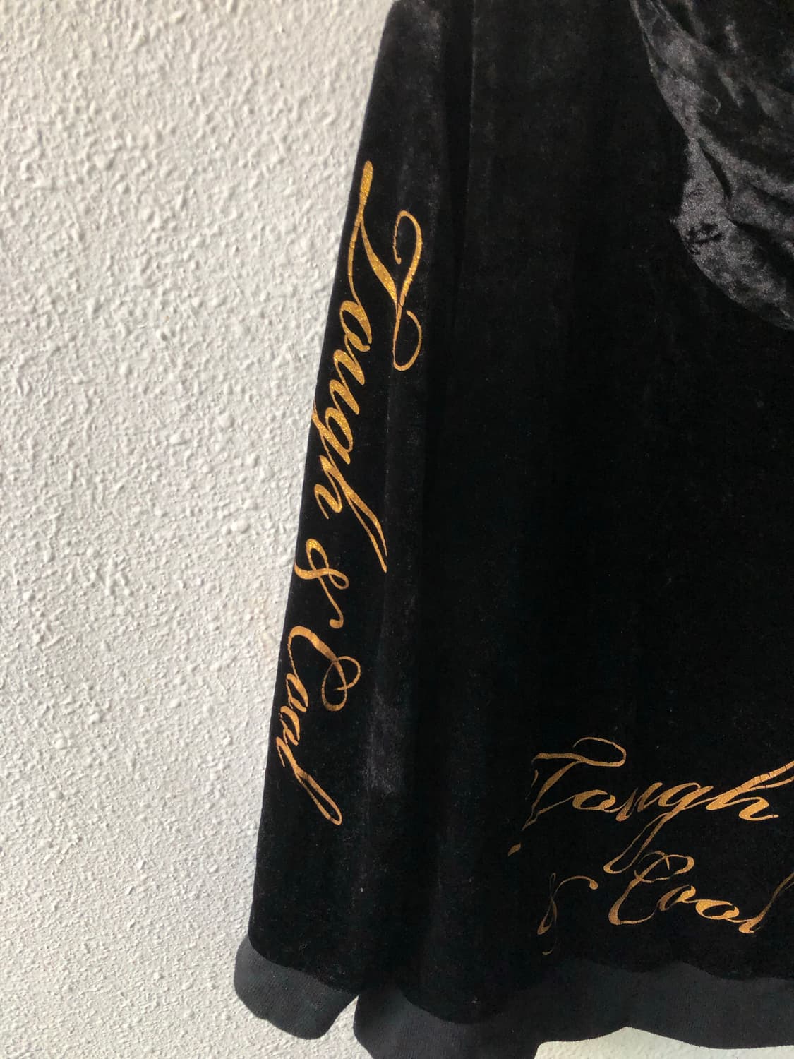 벨벳 금색 레터링 후드집업 상품이미지4