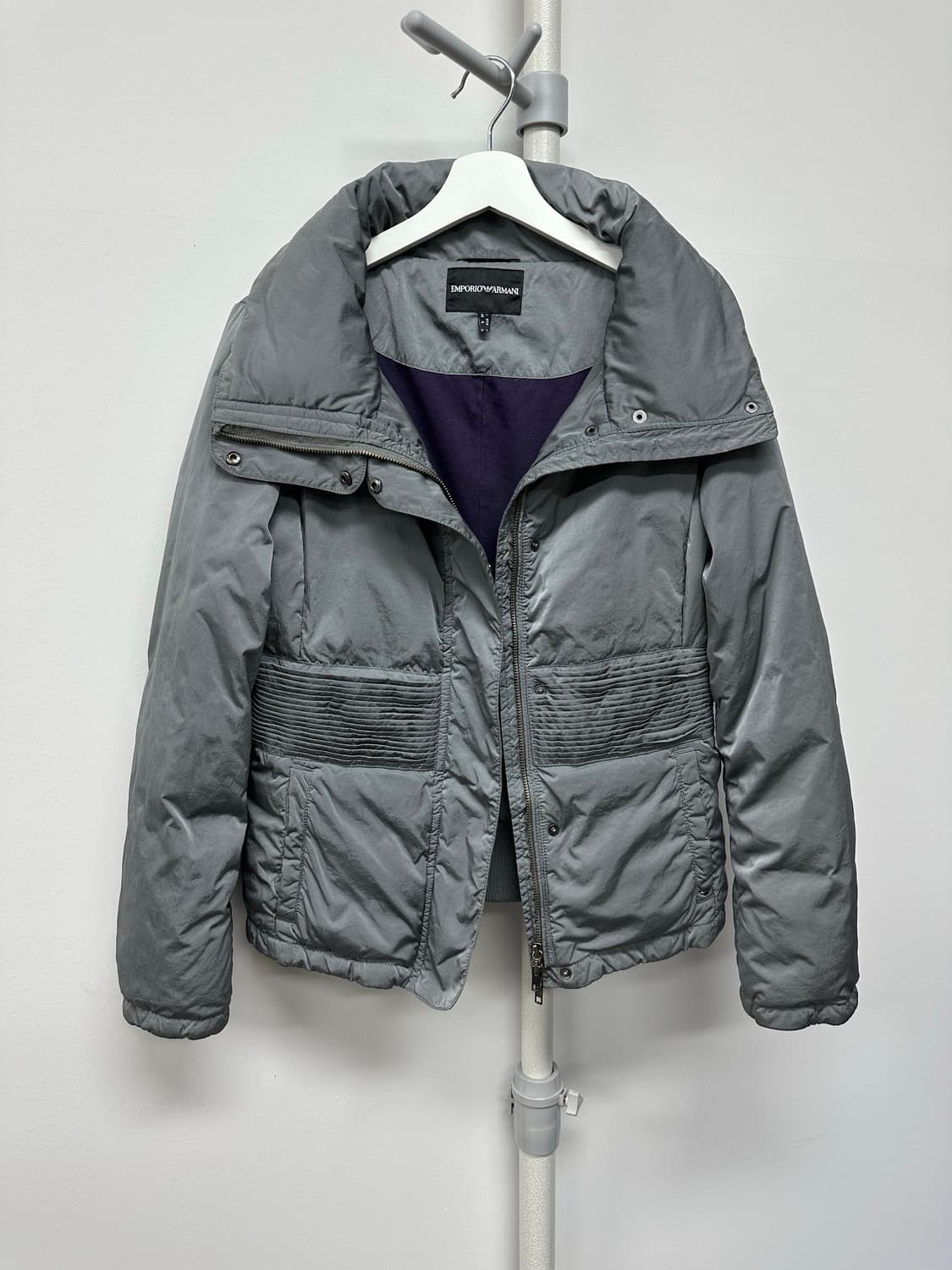 엠포리오 아르마니 플리츠 디자인 다운 패딩 자켓 상품이미지3