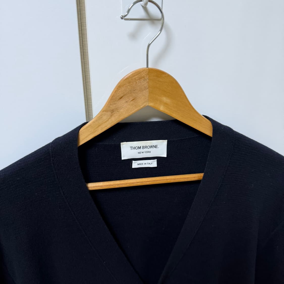 톰브라운 사선완장 밀라노스티치 금장 가디건
3  상품이미지3