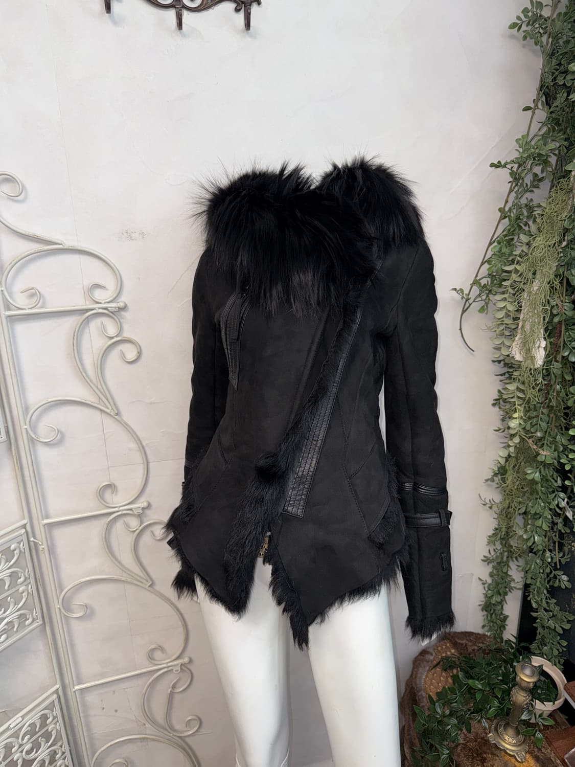Black lamb skin buckled fur hood mustang 상품이미지6